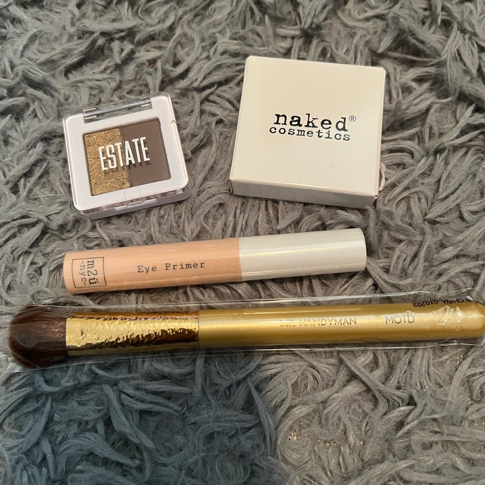 Eyeshadow, primer, & brush